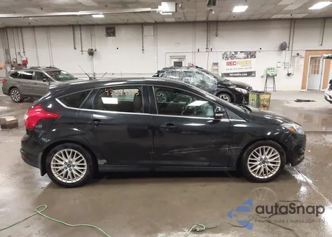 2013 Ford Focus Titanium z USA, uszkodzony, nr VIN 1FADP3N27DL128738